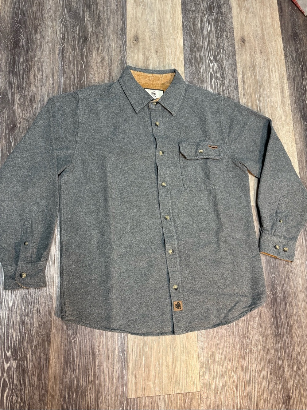 Legendary Whitetails Men's Gray Button-Down Shirt with Contrast Collar.  Casual